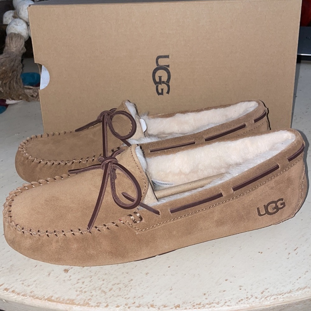 Ugg Women’s Dakota Moccasin Slipper Chestnut Sz 9 NWT